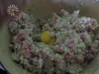 包菜肉饺子的做法步骤2