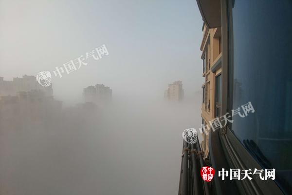 江苏发布今冬首个大雾红色预警 境内多条高速特级管制