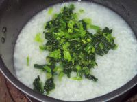 菠菜香肠白米粥的做法步骤4