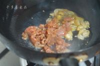 鲜菇腐竹粉丝煲的做法步骤7