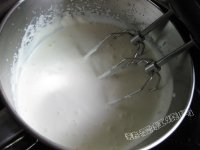 蛋奶冰激凌的做法步骤3