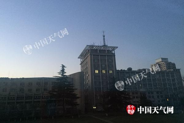 北京蓝天迎跨年 今明天将以晴为主适宜出行