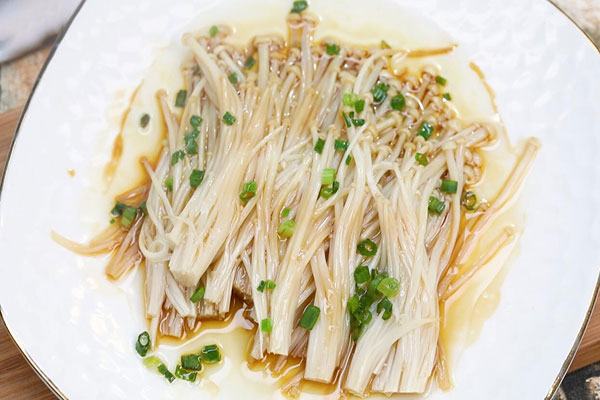 葱油金针菇的做法 葱油金针菇的家常做法