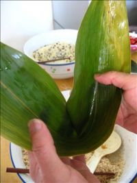 嗜肉族最爱的咸蛋黄五花肉粽的做法步骤9