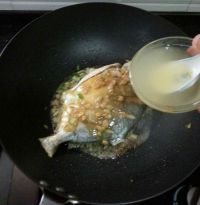 普宁豆酱焖金枪鱼的做法步骤9