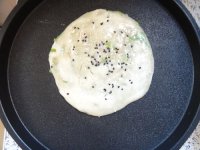 葱油饼的做法步骤13