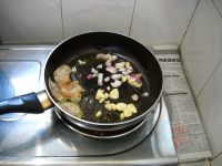 酸豆角蒜豉水面筋的做法步骤5