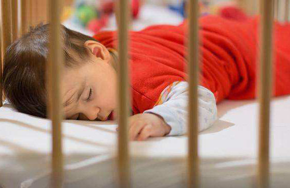 婴儿趴睡死亡后续