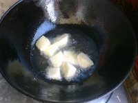 拔丝土豆的做法步骤3