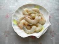 西芹腰果虾仁的做法步骤2