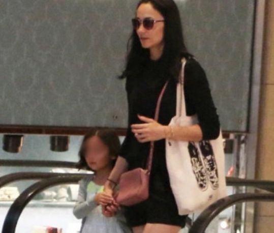 吴彦祖混血女儿长怎样 吴彦祖混血女儿是否继承了父母的优秀基因