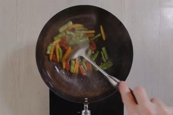 番茄土豆焖面的做法 番茄土豆焖面的家常做法