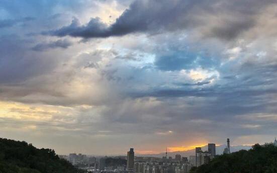 乌鲁木齐气温升至25℃以上 本周全市多云天气为主