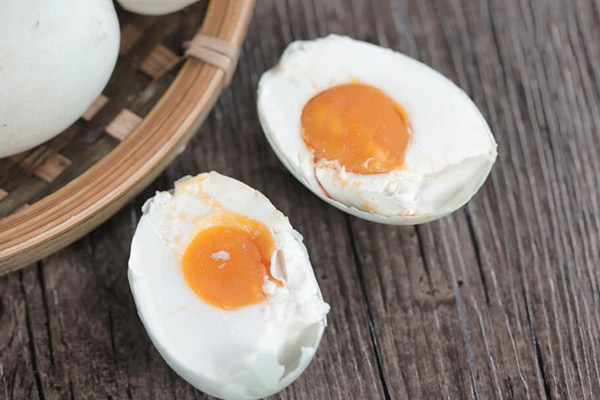 盐水腌咸鸭蛋的做法 腌咸鸭蛋的方法