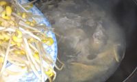 酸菜鱼头汤的做法步骤10