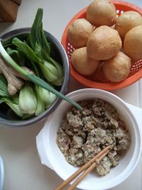 油面筋塞肉的做法步骤1