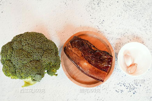腊肉小炒西兰花的做法 腊肉小炒西兰花怎么做
