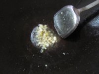 鸭杂炒四季豆的做法步骤3