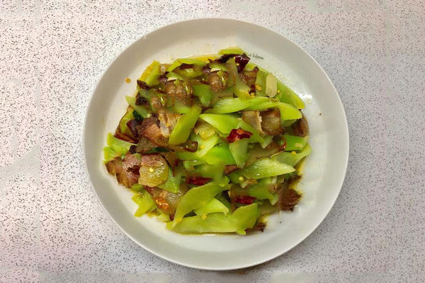莴笋炒什么最好 莴笋炒腊肉的做法