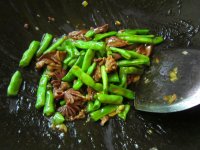 鸭杂炒四季豆的做法步骤6
