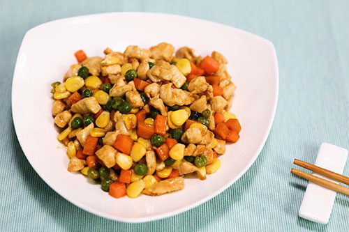 青豆红萝卜鸡丁的做法 青豆红萝卜鸡丁怎么做