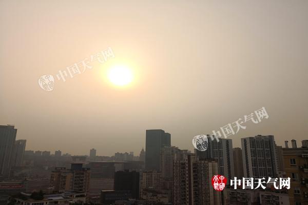 春运拉开序幕重庆雨雪冰冻上线 8条高速部分路段易结冰