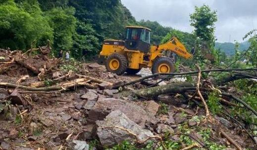浙江104线国道多路段发生边坡塌 目前已清理塌方1800余立方米