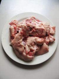 腐乳花生猪脚的做法步骤2