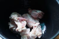 黑豆筒骨汤的做法步骤1