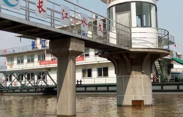 强降雨致长江汉口站水位超警戒水位 目前武汉轮渡公司已全线停航