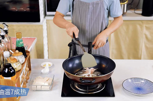 鱼头豆腐汤的做法 鱼头豆腐汤的家常做法介绍