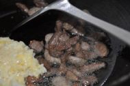 牛丸蛋炒饭的做法步骤4