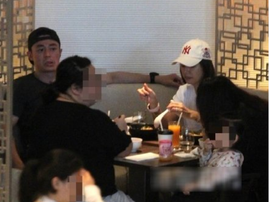 林心如一家首同框是怎么回事 林心如霍建华一家首同框秀幸福