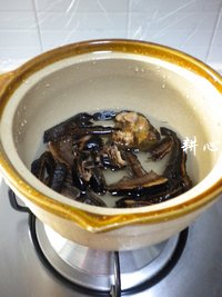 灵芝罗汉果水的做法步骤2