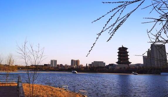 周末北京天气晴朗气温22℃ 局地阵风较大需注意防风防火