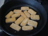 熏肉豆腐炒蒜苔的做法步骤6