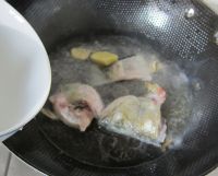 鲈鱼浓汤的做法步骤3