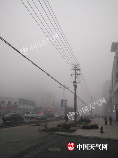 今晨绵阳遂宁等6市局地现特强浓雾 四川未来三天气温平稳