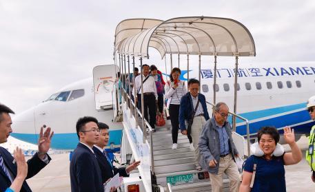 “终于回来了！” 逾万滞留巴厘岛中国旅客已回国