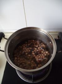 蒜苗拌花生的做法步骤2