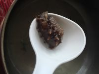 益母草煮瘦肉海参的做法步骤3