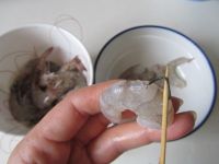 菠萝油条虾的做法步骤1