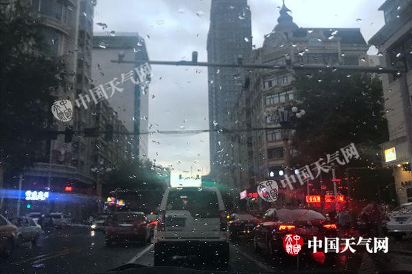 黑龙江大庆等地局地暴雨影响交通 降雨晚间减弱明天结束