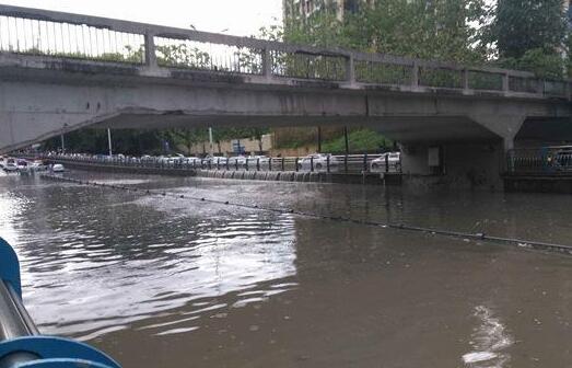 受强降雨的影响 合肥阜阳部分高速入口交通管制