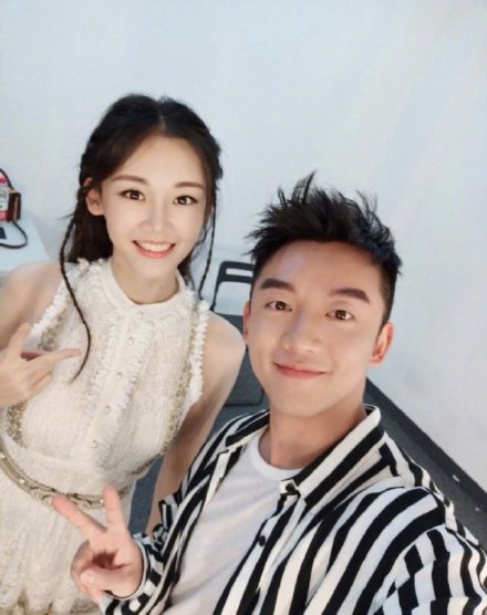 演员苗苗肚子是怎么回事 苗苗肚子微隆孕味十足