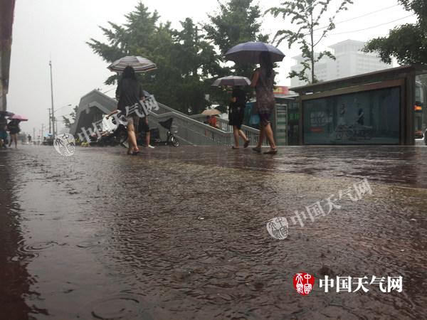北京今夜至明天中午有中到大雨 明早注意