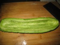 豆豉虾仁炒苦瓜的做法步骤1