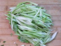 芹菜炒鹅蛋的做法步骤6