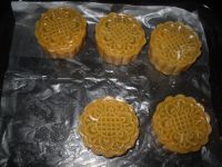 广式莲蓉蛋黄月饼的做法步骤12