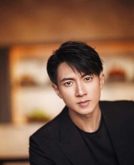 吴尊林丽吟16岁合照是怎么回事 吴尊出道前就结婚了是什么情况